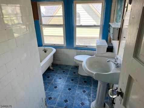 86 Hawthorne Avenue East Orange NJ 07018