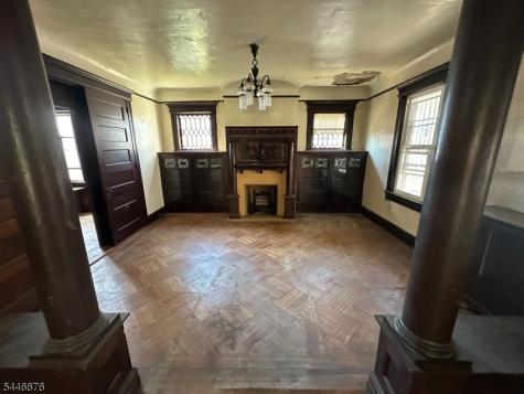 86 Hawthorne Avenue East Orange NJ 07018