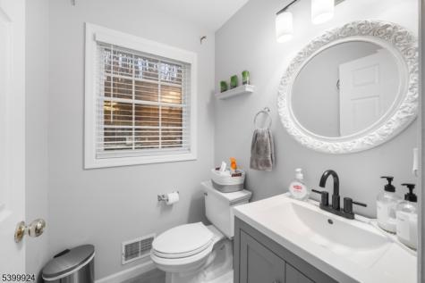 123 Vail Road Knowlton NJ 07832