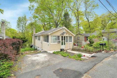 8 Cornell Way Hopatcong NJ 07843