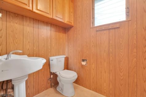 8 Cornell Way Hopatcong NJ 07843