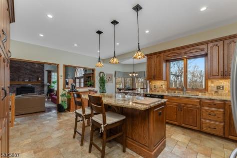 73 Old Mountain Road Clinton NJ 08833