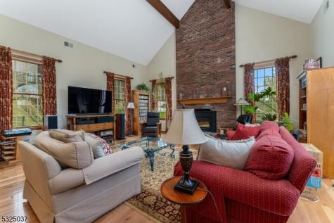 73 Old Mountain Road Clinton NJ 08833