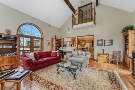 73 Old Mountain Road Clinton NJ 08833