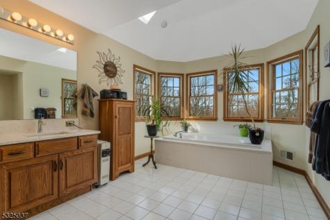 73 Old Mountain Road Clinton NJ 08833