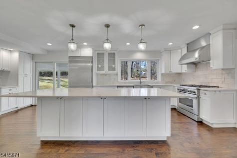 54 Robin Glen Road Watchung NJ 07069