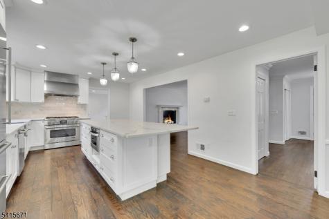 54 Robin Glen Road Watchung NJ 07069