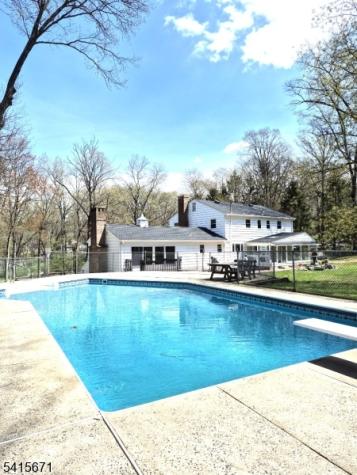 54 Robin Glen Road Watchung NJ 07069