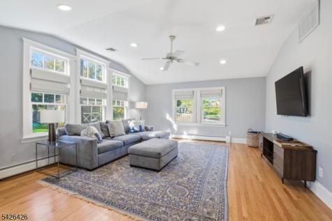 454 S Maple Avenue Glen Rock NJ 07452