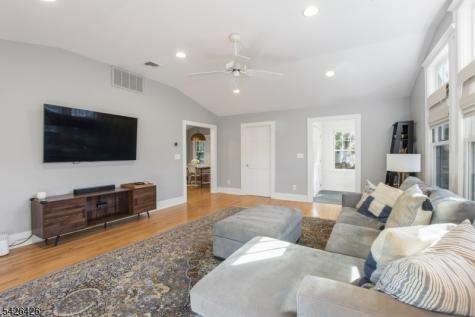 454 S Maple Avenue Glen Rock NJ 07452