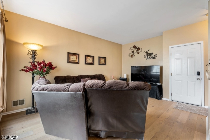 40 Champlain Way Franklin NJ 08823