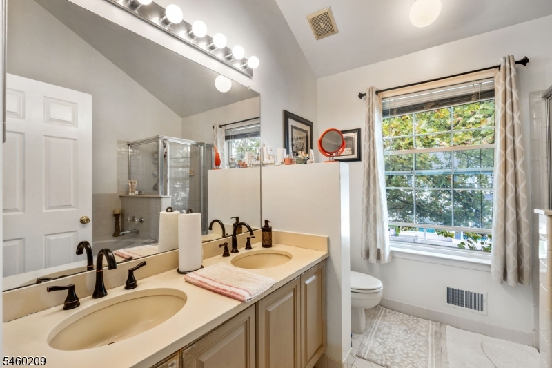 40 Champlain Way Franklin NJ 08823
