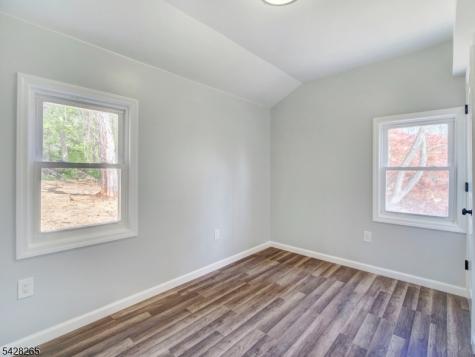 4 Emmans Road Roxbury NJ 07852