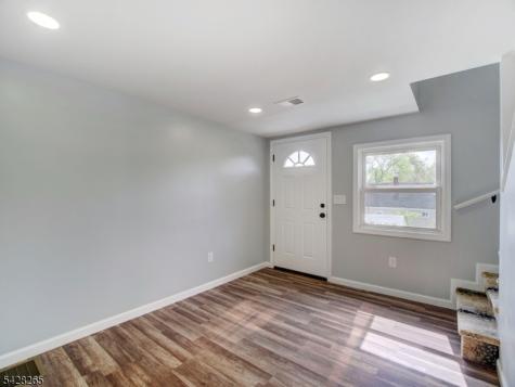 4 Emmans Road Roxbury NJ 07852