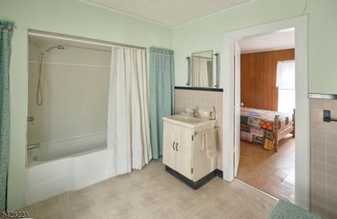 20 Maple Street Milford NJ 08848