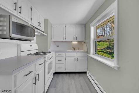 28 Oriole Road Jefferson NJ 07438