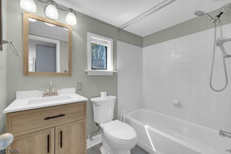 28 Oriole Road Jefferson NJ 07438