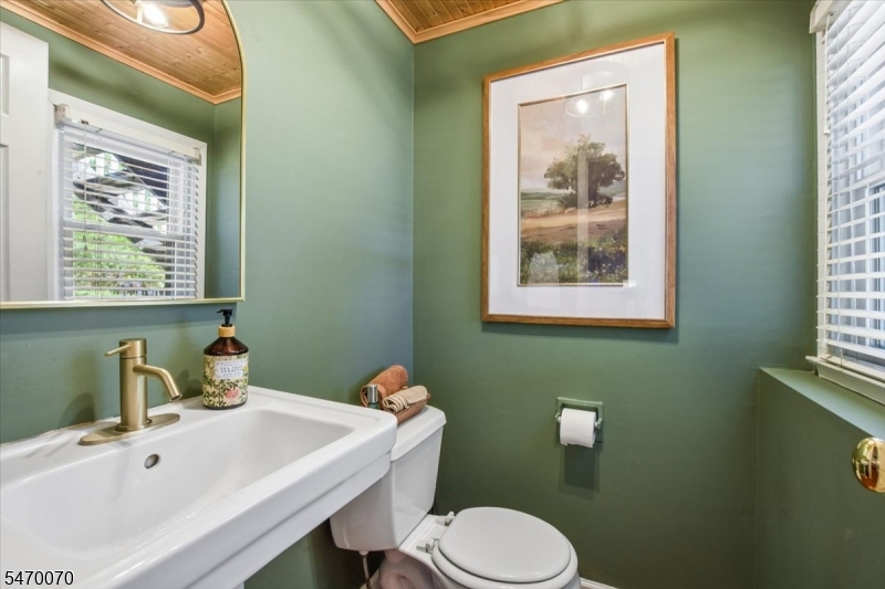 9 Quail Run Washington NJ 07853
