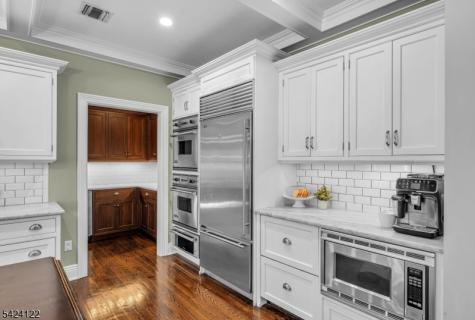 36 Clearwater Drive Hohokus NJ 07423