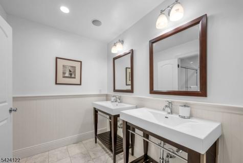36 Clearwater Drive Hohokus NJ 07423