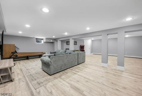 36 Clearwater Drive Hohokus NJ 07423