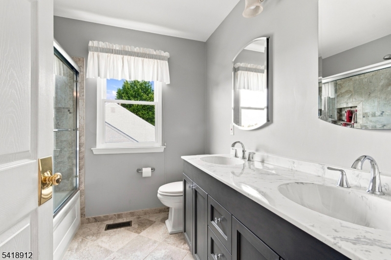 1709 Washington Valley Drive Greenwich NJ 08886
