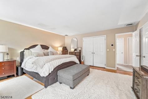 52 Stonefence Road Oakland NJ 07436