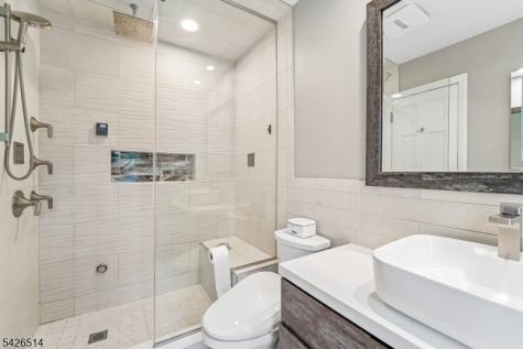 52 Stonefence Road Oakland NJ 07436