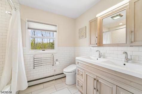 52 Stonefence Road Oakland NJ 07436