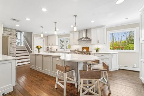52 Stonefence Road Oakland NJ 07436