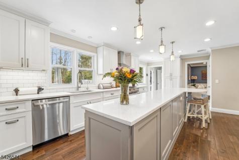 52 Stonefence Road Oakland NJ 07436