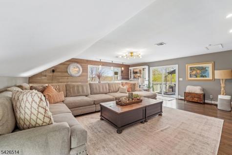 52 Stonefence Road Oakland NJ 07436