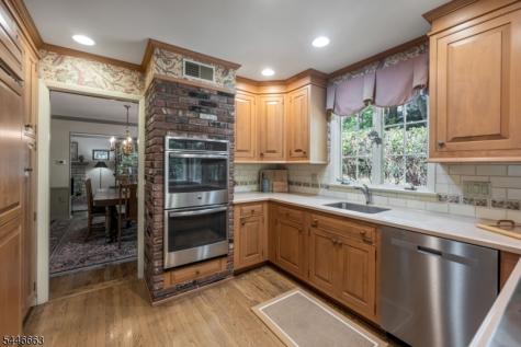 570 Bennington Terrace Ridgewood Village NJ 07450