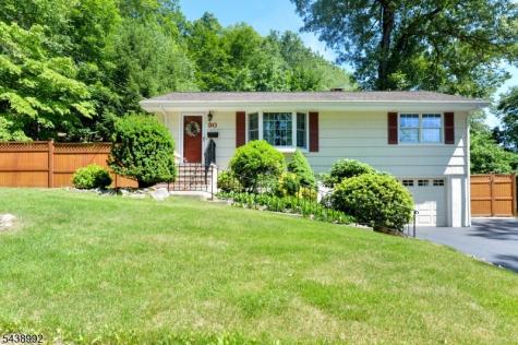 30 Knolls Road Bloomingdale NJ 07403