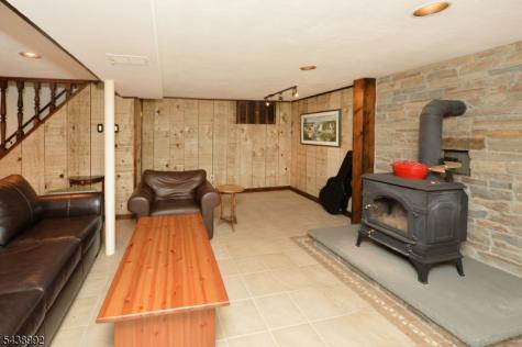 30 Knolls Road Bloomingdale NJ 07403