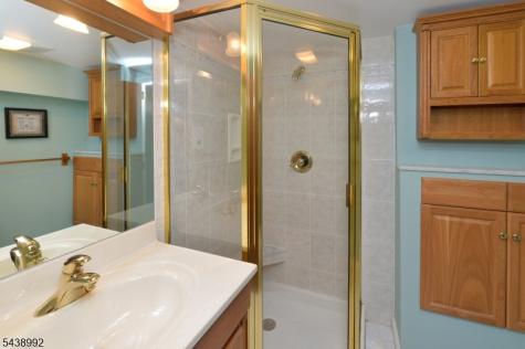 30 Knolls Road Bloomingdale NJ 07403