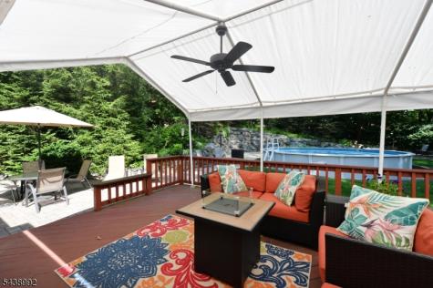 30 Knolls Road Bloomingdale NJ 07403