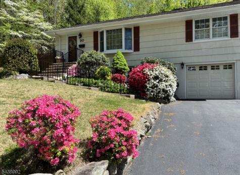 30 Knolls Road Bloomingdale NJ 07403