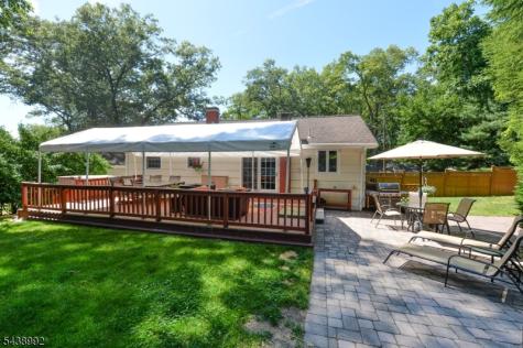 30 Knolls Road Bloomingdale NJ 07403