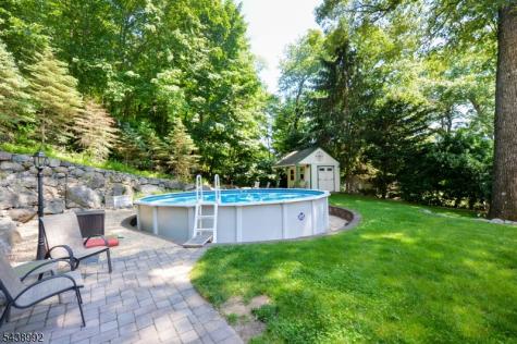 30 Knolls Road Bloomingdale NJ 07403