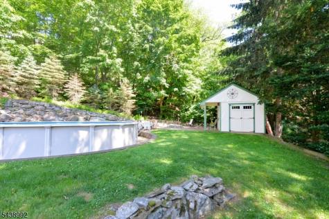 30 Knolls Road Bloomingdale NJ 07403