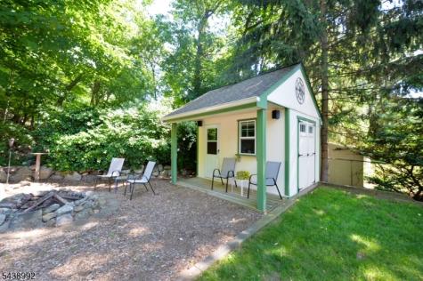 30 Knolls Road Bloomingdale NJ 07403