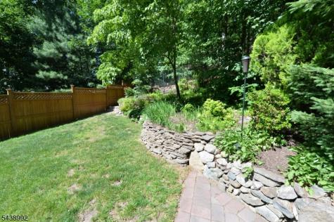 30 Knolls Road Bloomingdale NJ 07403