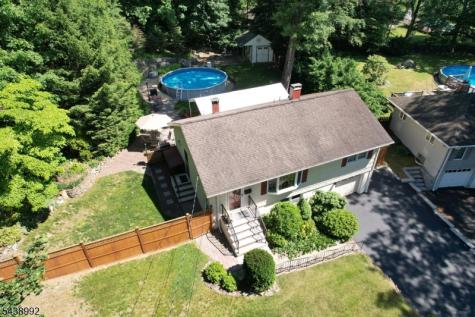 30 Knolls Road Bloomingdale NJ 07403