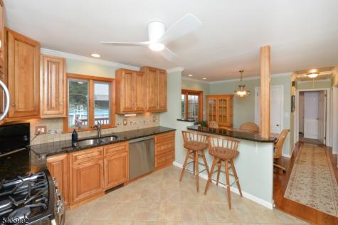 30 Knolls Road Bloomingdale NJ 07403