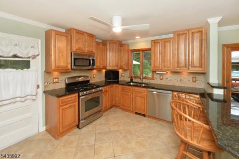 30 Knolls Road Bloomingdale NJ 07403