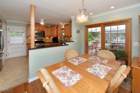 30 Knolls Road Bloomingdale NJ 07403