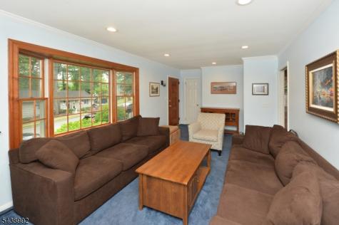 30 Knolls Road Bloomingdale NJ 07403
