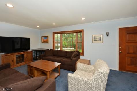 30 Knolls Road Bloomingdale NJ 07403