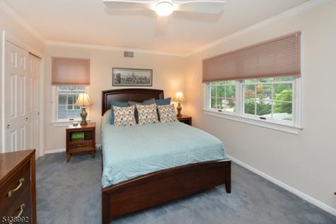 30 Knolls Road Bloomingdale NJ 07403